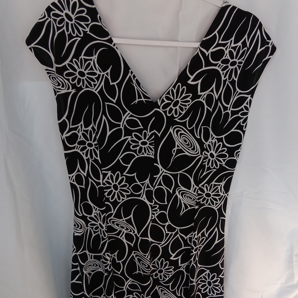 London Style 🧜‍♀️ petite black and white floral dress 14